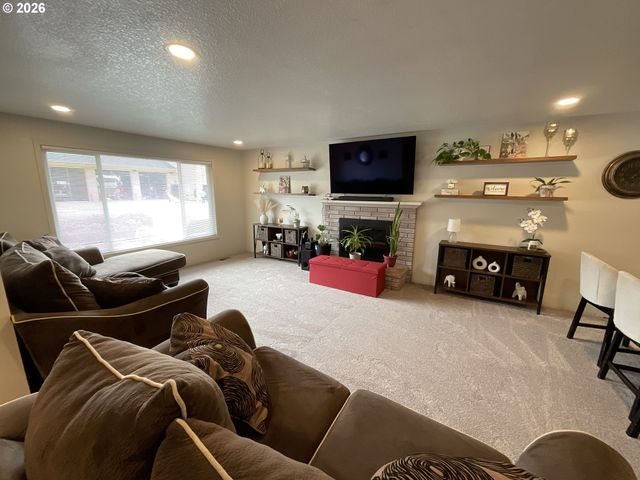 223 N 13TH Ave, Cornelius, OR 97113