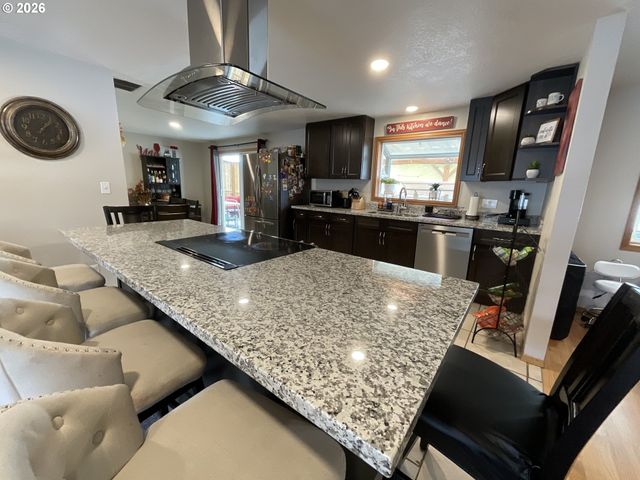 223 N 13TH Ave, Cornelius, OR 97113