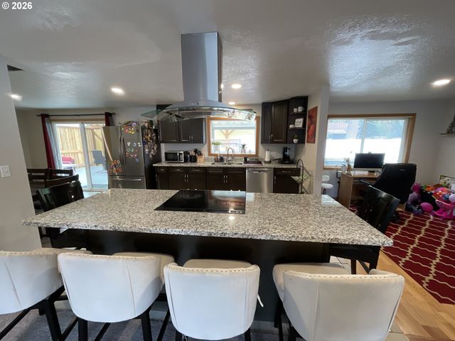 223 N 13TH Ave, Cornelius, OR 97113