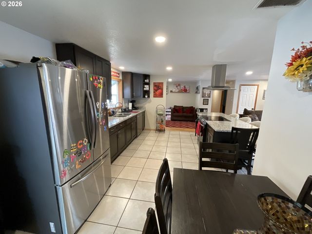 223 N 13TH Ave, Cornelius, OR 97113