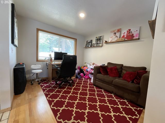 223 N 13TH Ave, Cornelius, OR 97113