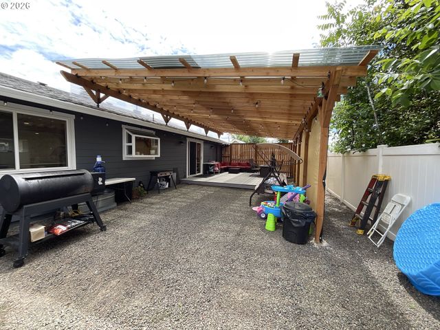 223 N 13TH Ave, Cornelius, OR 97113