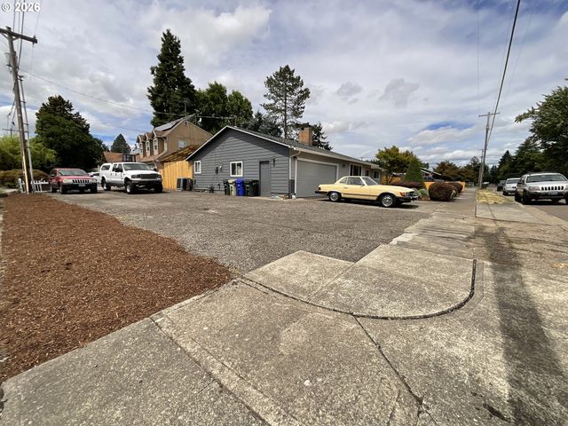 223 N 13TH Ave, Cornelius, OR 97113