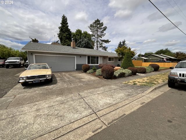 223 N 13TH Ave, Cornelius, OR 97113