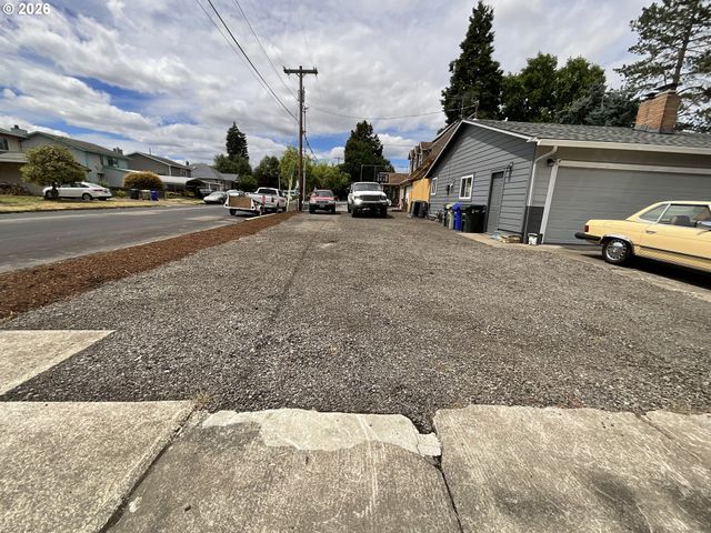 223 N 13TH Ave, Cornelius, OR 97113