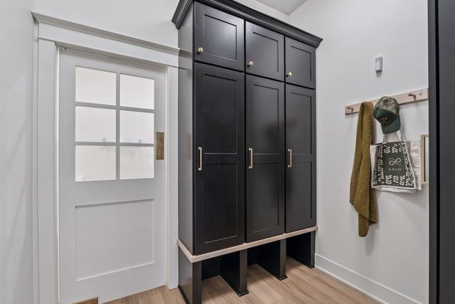 16109 Goodman Court, Urbandale, IA 50323