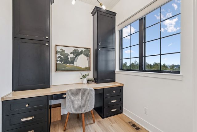 16109 Goodman Court, Urbandale, IA 50323