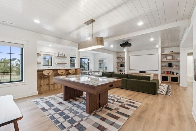 16109 Goodman Court, Urbandale, IA 50323