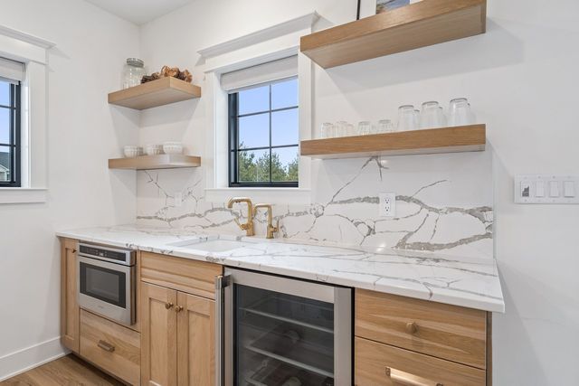 16109 Goodman Court, Urbandale, IA 50323