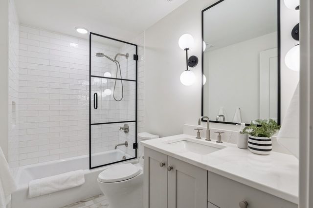 16109 Goodman Court, Urbandale, IA 50323