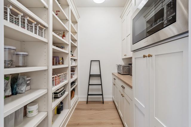 16109 Goodman Court, Urbandale, IA 50323