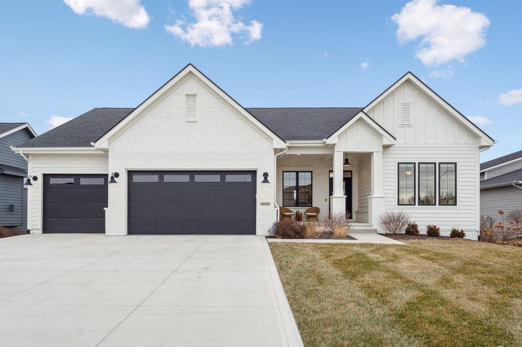 16109 Goodman Court, Urbandale, IA 50323