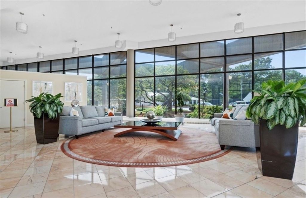 250 Hammond Pond Pkwy 504N, Newton, MA 02467