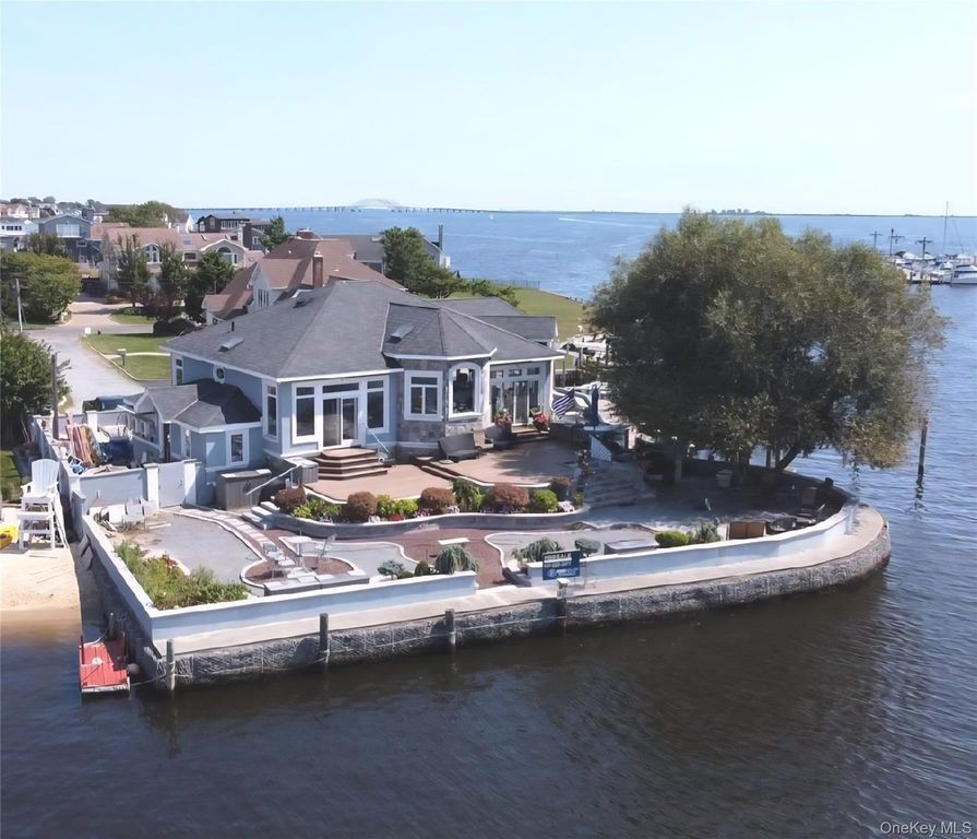 238 W Islip Road, West Islip, NY 11795