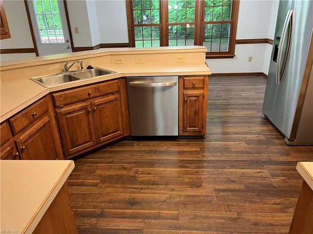 117 Larkin RN, Yorktown, VA 23692