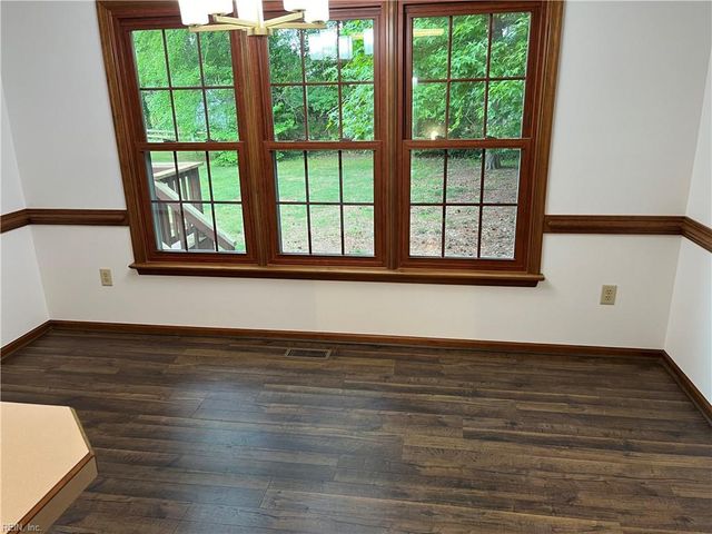 117 Larkin RN, Yorktown, VA 23692