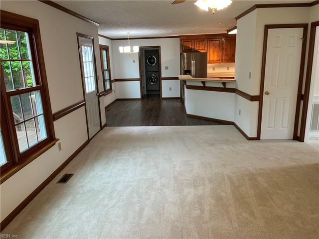 117 Larkin RN, Yorktown, VA 23692