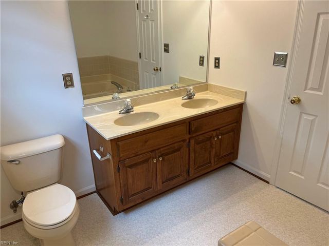 117 Larkin RN, Yorktown, VA 23692