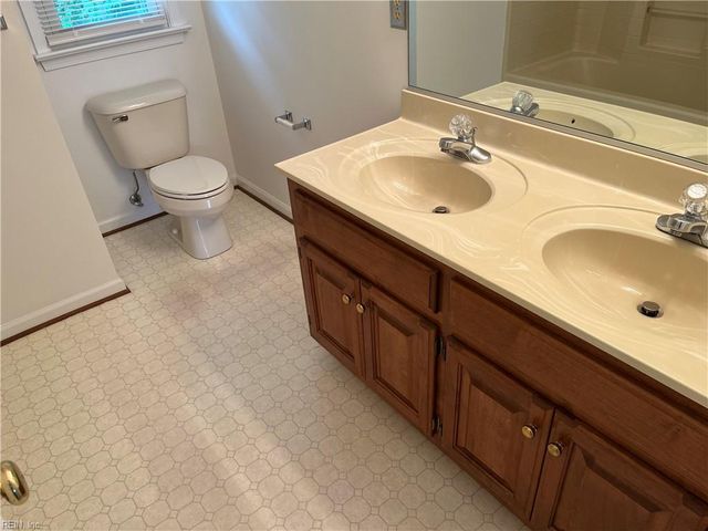 117 Larkin RN, Yorktown, VA 23692