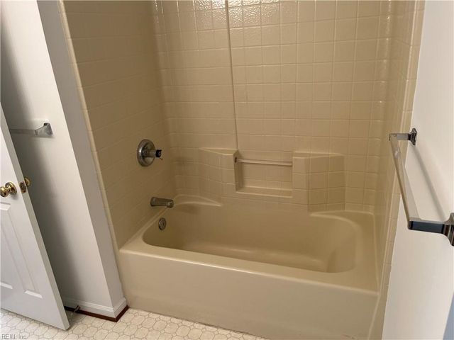117 Larkin RN, Yorktown, VA 23692