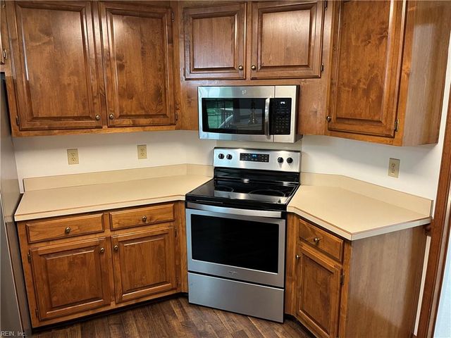 117 Larkin RN, Yorktown, VA 23692
