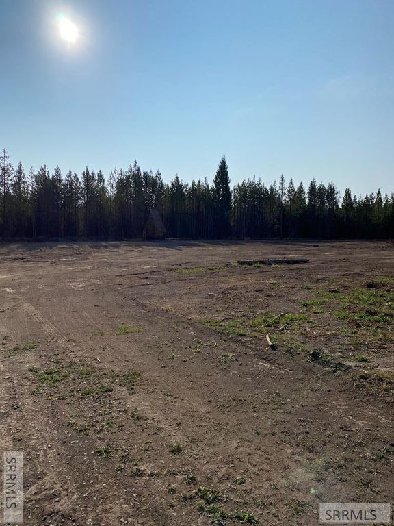 Image 4 of property listing at 4417 Hwy 20, Island Park, ID 83429