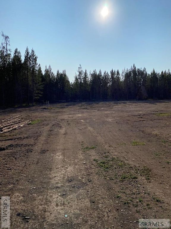 Image 7 of property listing at 4417 Hwy 20, Island Park, ID 83429