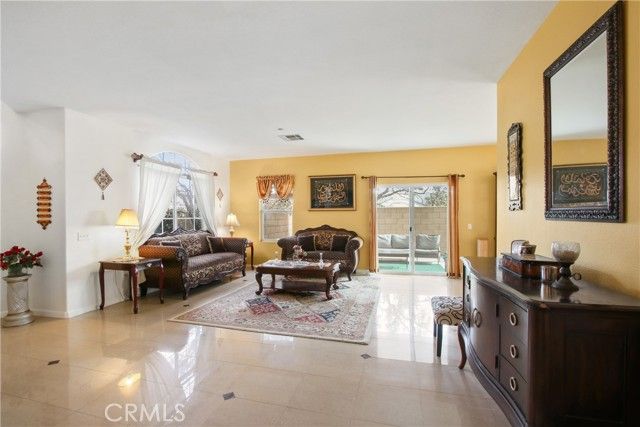 14573 Calgary, Fontana, CA 92336