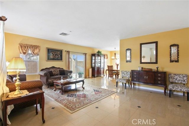 14573 Calgary, Fontana, CA 92336