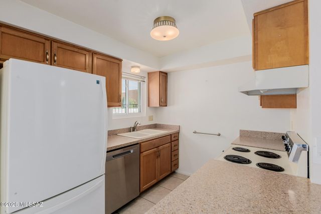 5935 E Sun County Boulevard, Tucson, AZ 85712