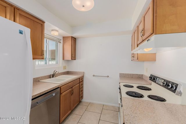 5935 E Sun County Boulevard, Tucson, AZ 85712