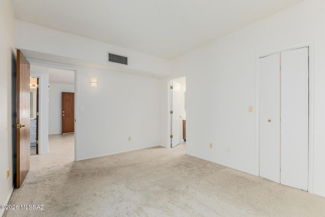 5935 E Sun County Boulevard, Tucson, AZ 85712