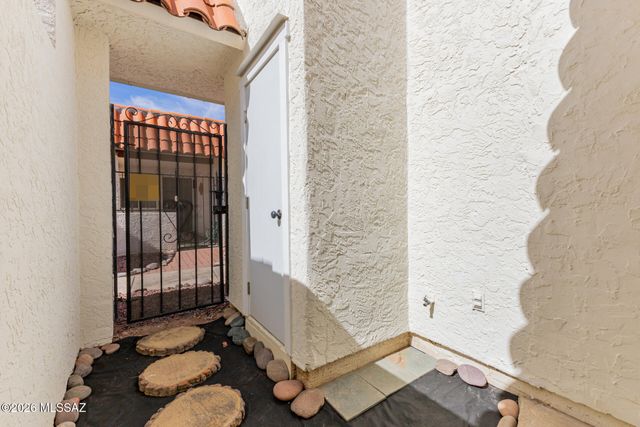 5935 E Sun County Boulevard, Tucson, AZ 85712