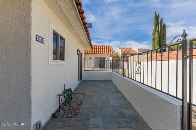 5935 E Sun County Boulevard, Tucson, AZ 85712