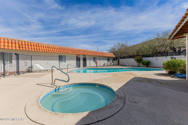 5935 E Sun County Boulevard, Tucson, AZ 85712