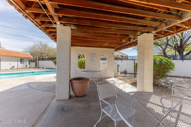 5935 E Sun County Boulevard, Tucson, AZ 85712