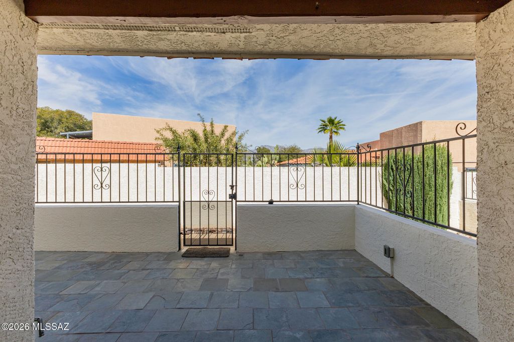 5935 E Sun County Boulevard, Tucson, AZ 85712