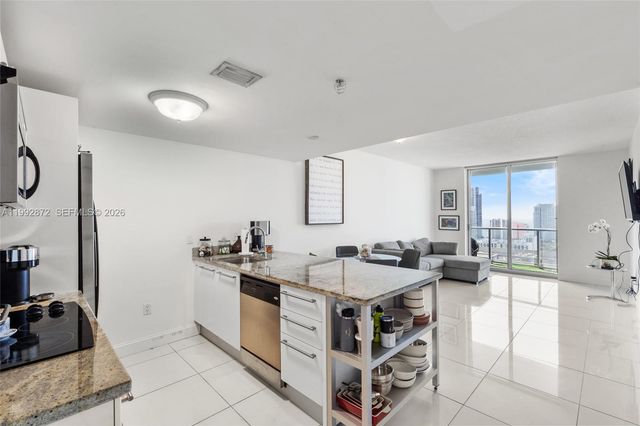 185 SW 7th St 3414, Miami, FL 33130