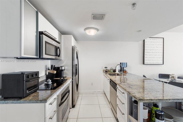 185 SW 7th St 3414, Miami, FL 33130