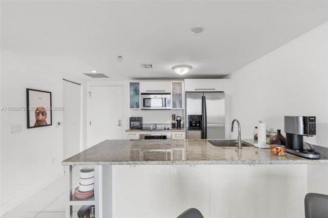 185 SW 7th St 3414, Miami, FL 33130