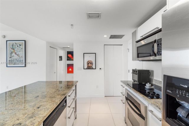 185 SW 7th St 3414, Miami, FL 33130