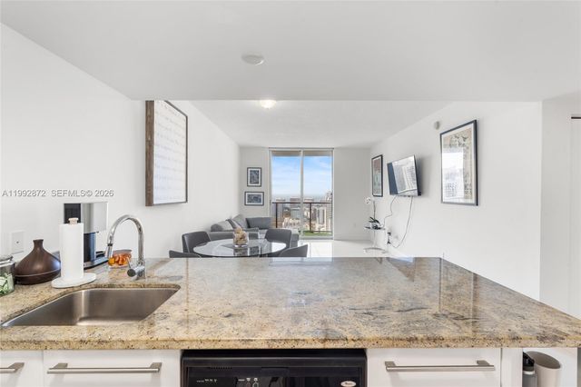 185 SW 7th St 3414, Miami, FL 33130