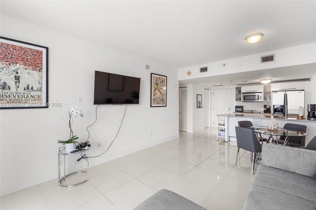 185 SW 7th St 3414, Miami, FL 33130