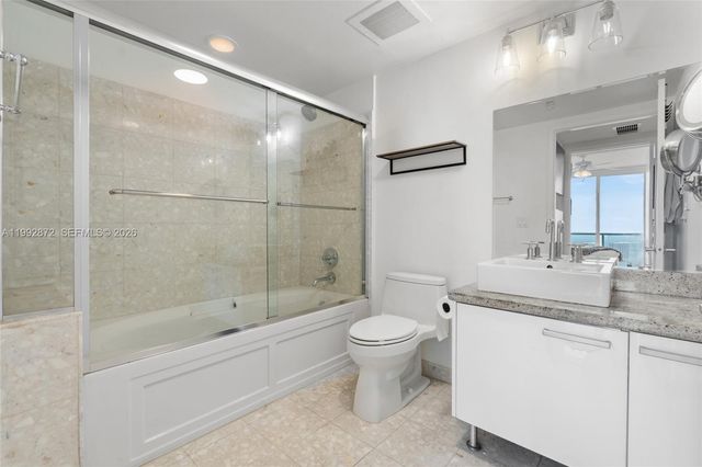 185 SW 7th St 3414, Miami, FL 33130