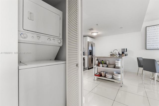 185 SW 7th St 3414, Miami, FL 33130