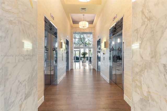 185 SW 7th St 3414, Miami, FL 33130