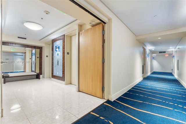 185 SW 7th St 3414, Miami, FL 33130