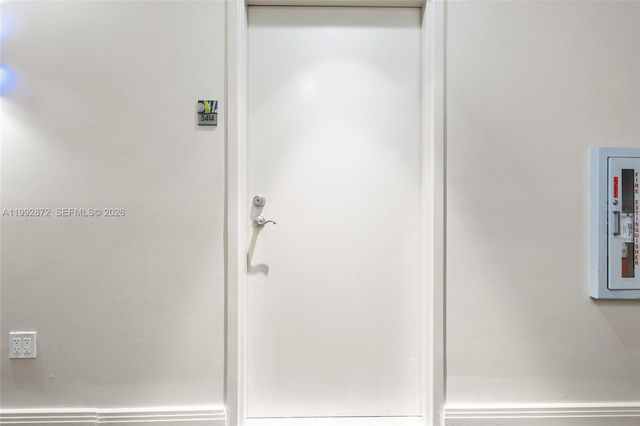 185 SW 7th St 3414, Miami, FL 33130