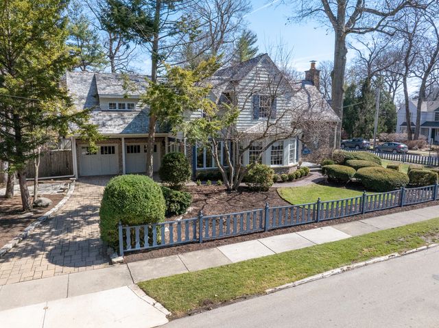 333 Simpson Street, Lake Bluff, IL 60044