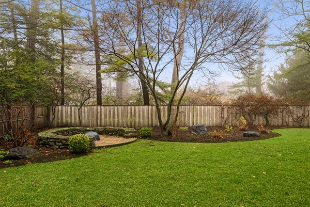 333 Simpson Street, Lake Bluff, IL 60044